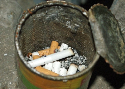 Загадочное самоубийство – мужчина выкурил две пачки сигарет и шагнул из окна подъезда