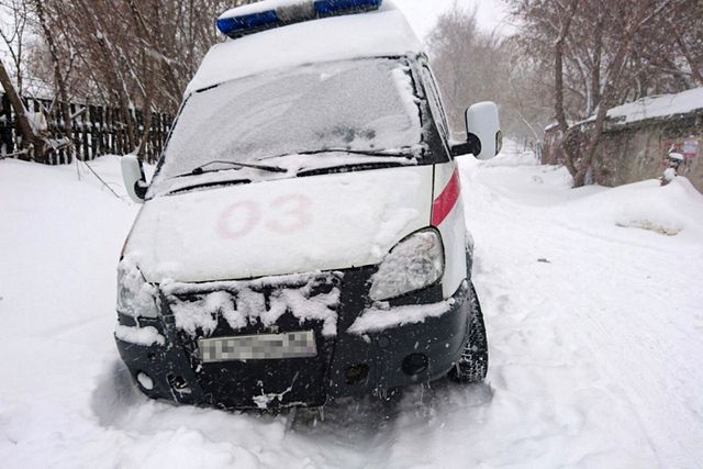 На Харьковщине в снежные заносы попали хлебовоз и «скорая»