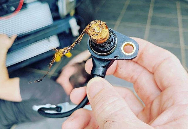 Чому датчик колінвала не можна ігнорувати і як його заміна може врятувати ваш двигун