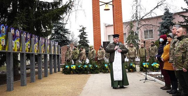 В Золочеве в честь погибших на фронте земляков открыли Аллею Героев