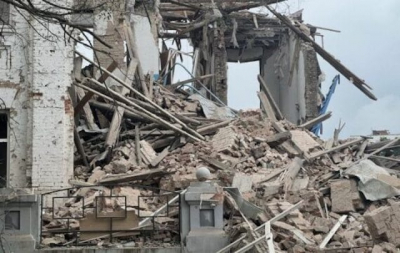 Оккупанты сбросили на сельскую школу авиационную бомбу