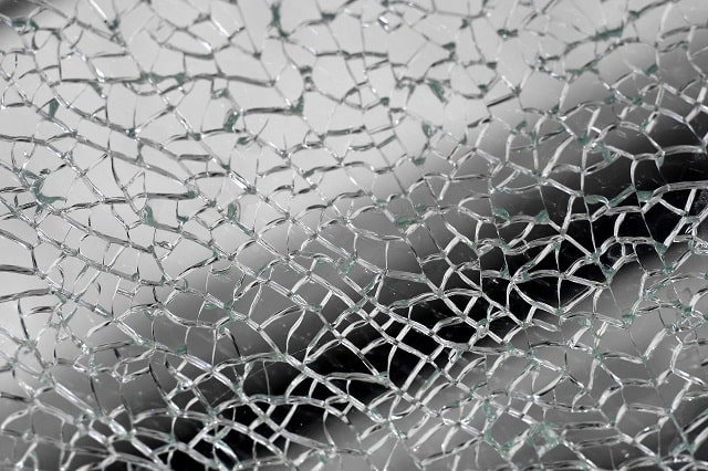 Закаленное стекло: что это такое, как разбивается, чем отличается от обычного