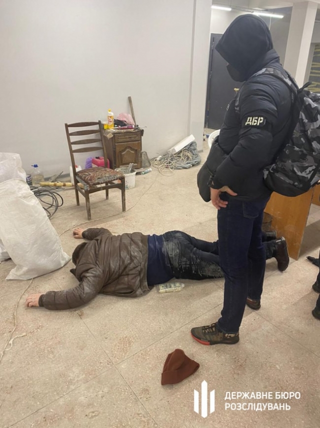 Сотрудники ГБР задержали работника оперативного управления ГУ ГФС