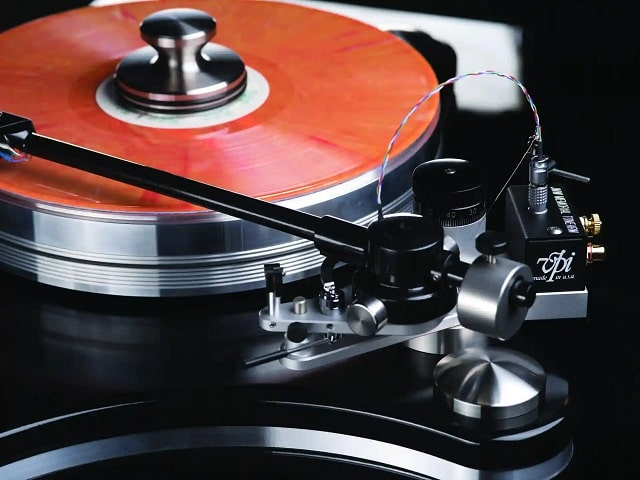Виниловые проигрыватели и бизнес: звуковой тренд, культурное влияние и прибыльные возможности