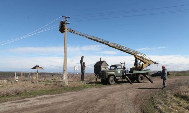 Более двух лет без света – энергетики вернули в село электроэнергию
