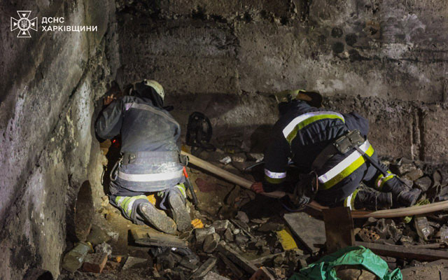 Спасатели 5 часов освобождали мужчину из трубы насосной станции