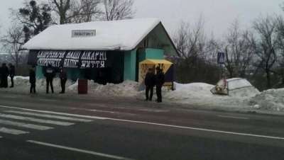 Жители Люботина перекрыли трассу Харьков-Киев