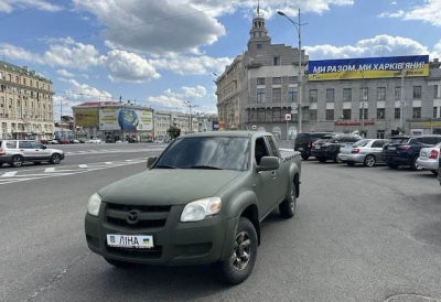 Лина Костенко передала бойцам бригады «Хартия» автомобиль