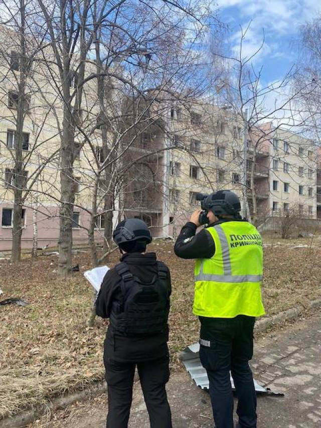 Российская ракета разрушила общежитие спортивного колледжа в Харькове