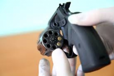 Мужчина застрелил приятеля из револьвера