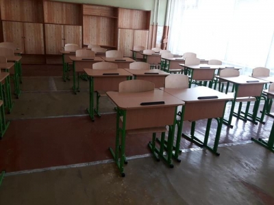 Родители закрытых школ отказались водить детей в другое учебное заведение