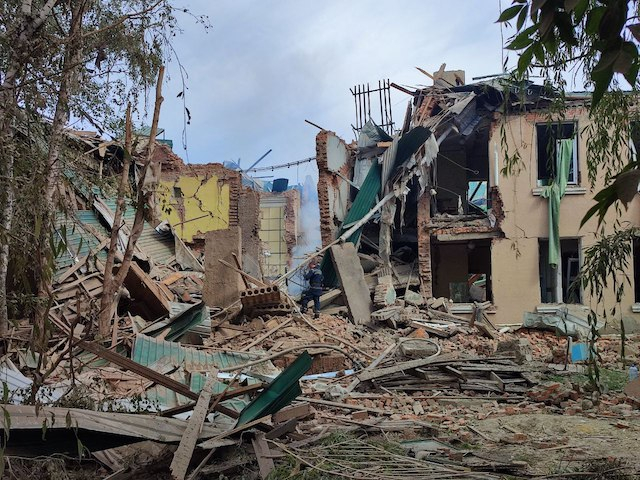 Минувшей ночью Чугуев подвергся ракетному удару – разрушена школа