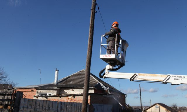 В селе Русская Лозовая полностью восстановлено электроснабжение
