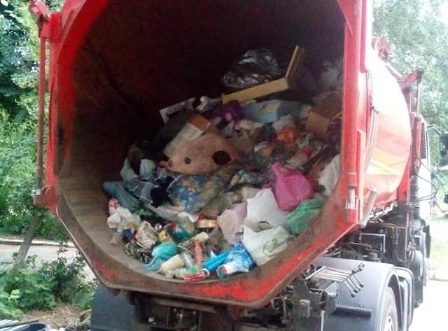 Под Харьковом мужчина много лет жил с мертвой супругой (фото, видео)