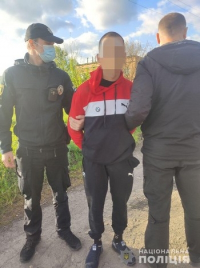 Сотрудники полиции оперативно задержали подозреваемого в ограблении пожилой женщины