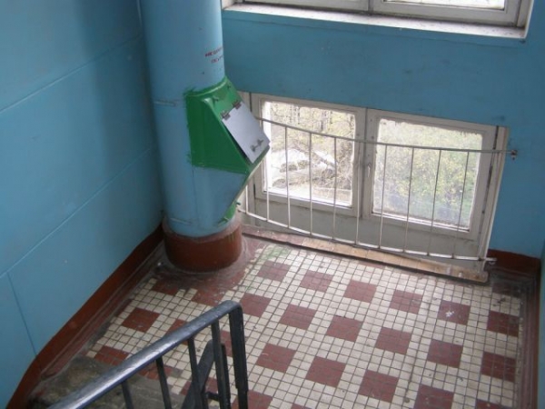 Интернет подключают через мусоропровод