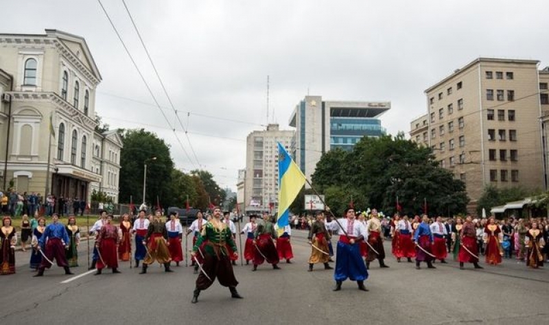 Как харьковчане отметили день государственного флага