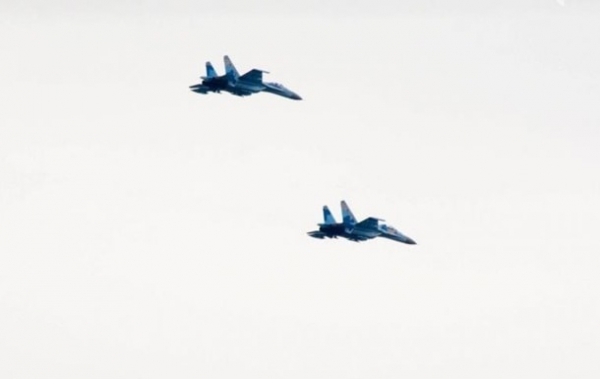 В Харькове над Салтовкой летали истребители