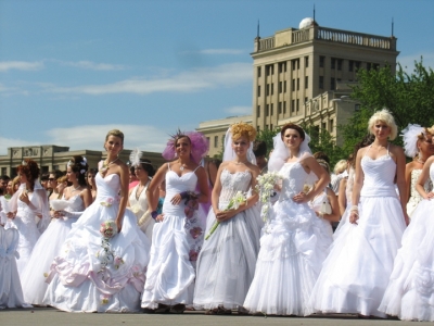 В Харькове провели сказочный Парад невест