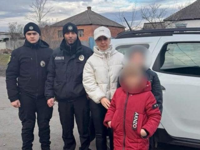 Служба по делам детей изъял изъяла двоих маленьких детей у нерадивой матери