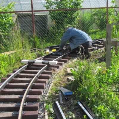 Мужчина, который систематически разбирал железную дорогу, осужден к 1,5 годам лишения свободы