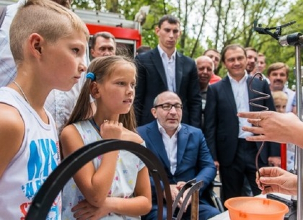 Геннадий Кернес открыл научные пикники