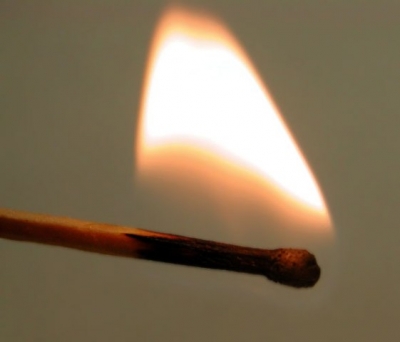 Мужчина поджог сожительницу