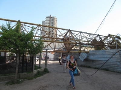 По факту падения крана проводят следствие