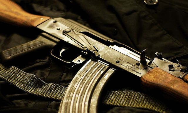 В Купянске двое полицейских передали свое табельное оружие оккупантам