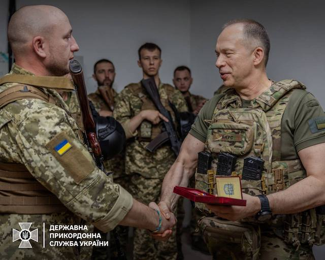 Пограничникам Харьковского отряда вручены государственные награды награды