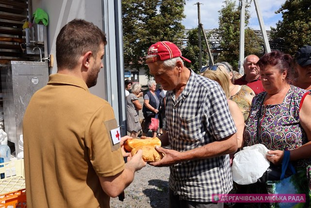 Французский пекарь побывал с благотворительной миссией в Дергачевской громаде