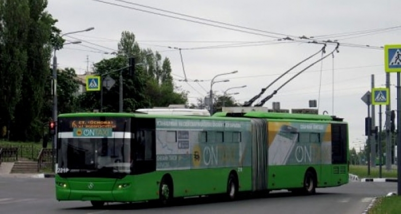 Харьковчане продолжают бороться с надоедливой рекламой на общественном транспорте