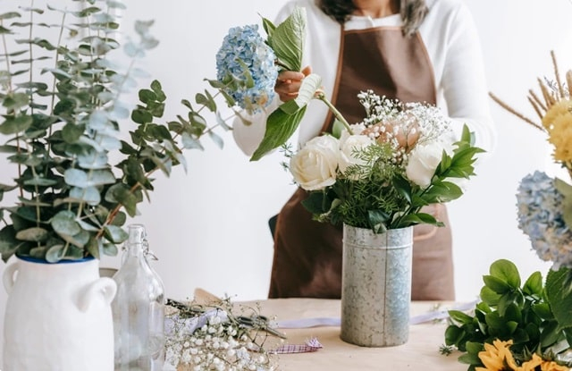 Типы вазонов для цветов и их особенности