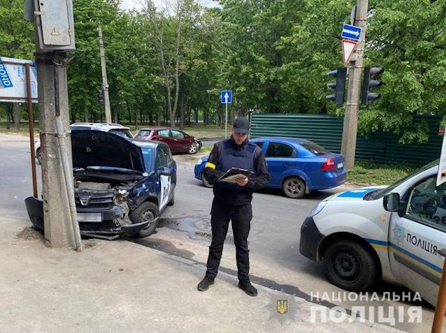 На проспекте Индустриальном в Харькове произошло ДТП – пострадали женщина и ребенок