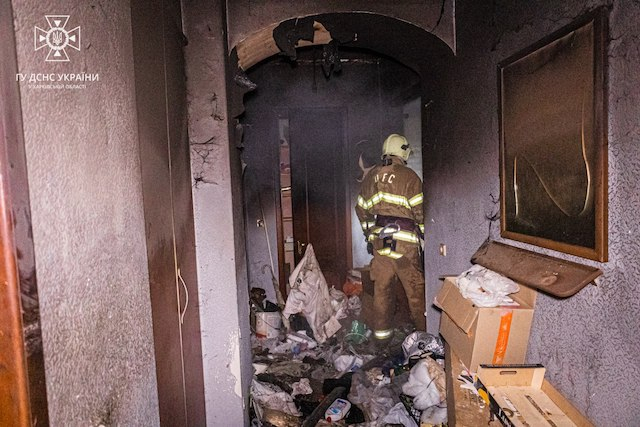 Спасатели на двух пожарах в Харькове спасли четырех человек
