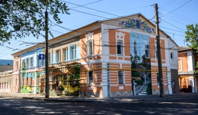 В Харькове появился мурал с изображением Успенского собора