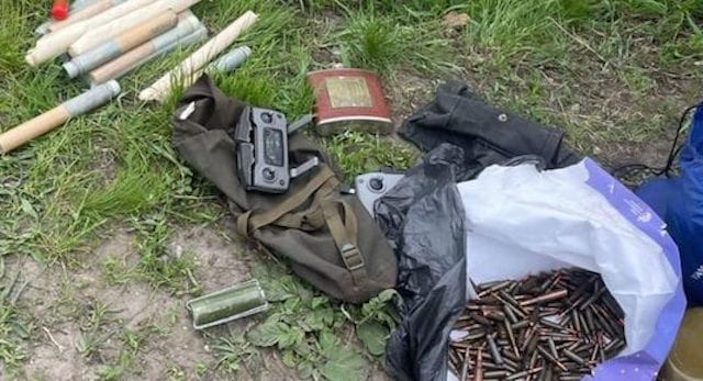 Мужчина нашел в Циркунах боеприпасы, оставшиеся от российских военных, и забрал их себе