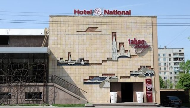 На гостинице «Националь» в центре Харькова до сих пор изображен российский Кремль