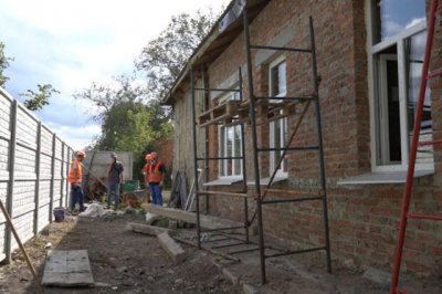 В Золочеве ремонтируют общежитие для переселенцев
