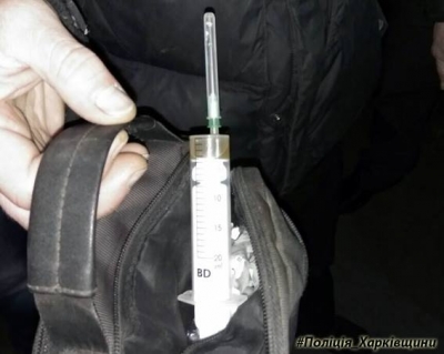 В Харькове маргиналы сбывают «товар» посреди улицы