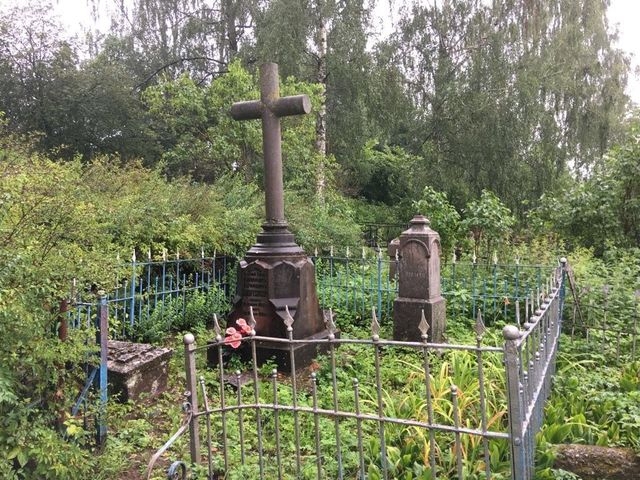 Сторож на кладбище нашел тело женщины