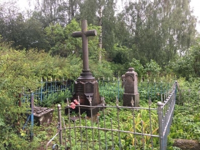 Сторож на кладбище нашел тело женщины