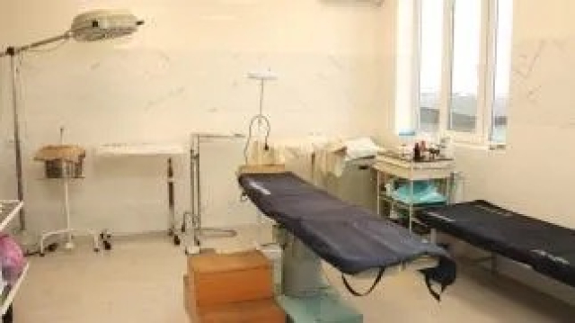 В Лозовой продолжается ремонт городской поликлиники