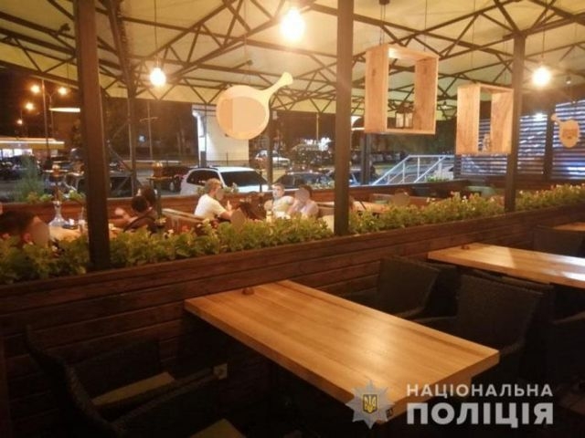 Не все заведения общественного питания соблюдают правила коронавирусного карантина