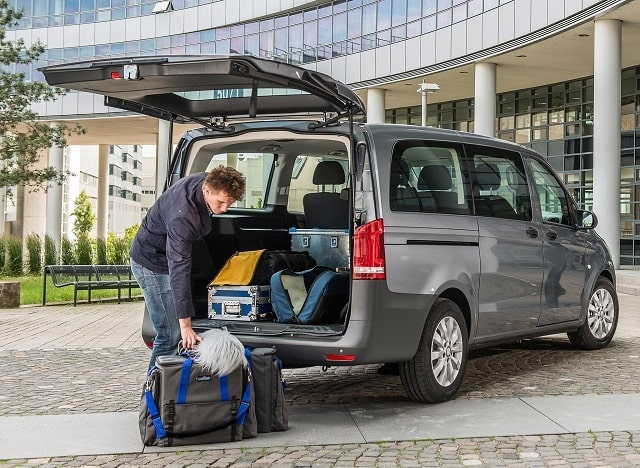 Як вибрати трансфер з України в Європу