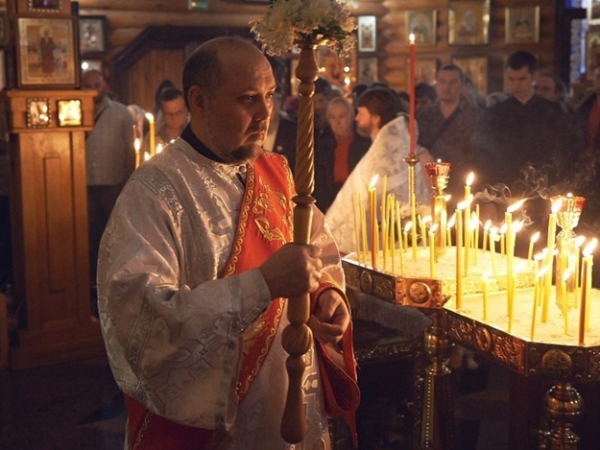 В храмы доставили Благодатный огонь