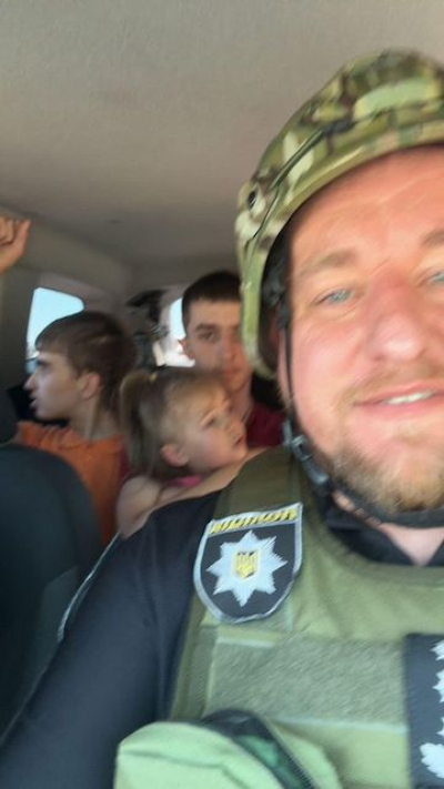 Военные и полицейские спасли из Волчанска троих детей, которых прятали родители