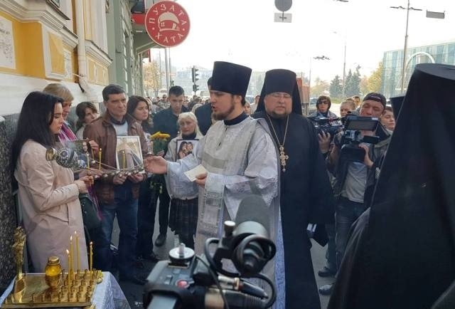 На месте ДТП провели панихиду (фото)