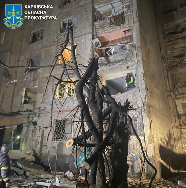 Оккупанты сбросили на 15-этажный дом в Харькове ФАБ-500 - среди раненых есть дети