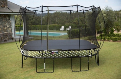 Особенности использования закрытых батутов